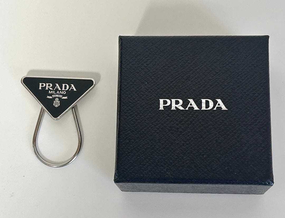 ⭐︎PRADA⭐︎ 三角形ロゴ キーリング