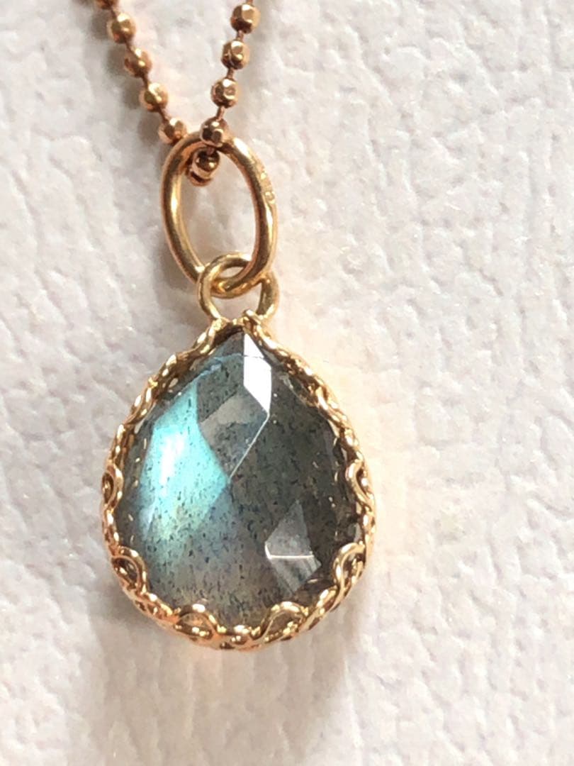 美品❤️アガット K10 ラブラドライト チャーム　◇幻想的な青い石です◇