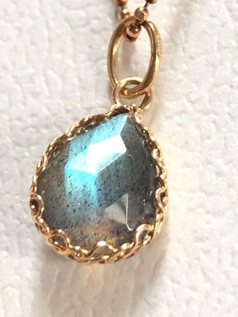 美品❤️アガット K10 ラブラドライト チャーム　◇幻想的な青い石です◇