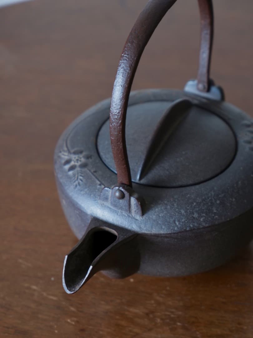 釜師高橋敬典　燗鍋　梅文　銚子　人間国宝　染付替蓋あり　酒道具　鉄瓶　Q2152