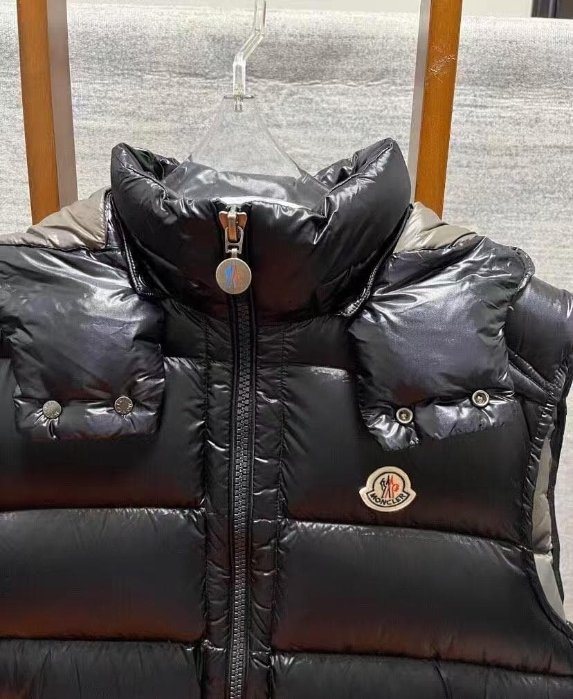 MONCLER ブラック ダウンベスト~~~
