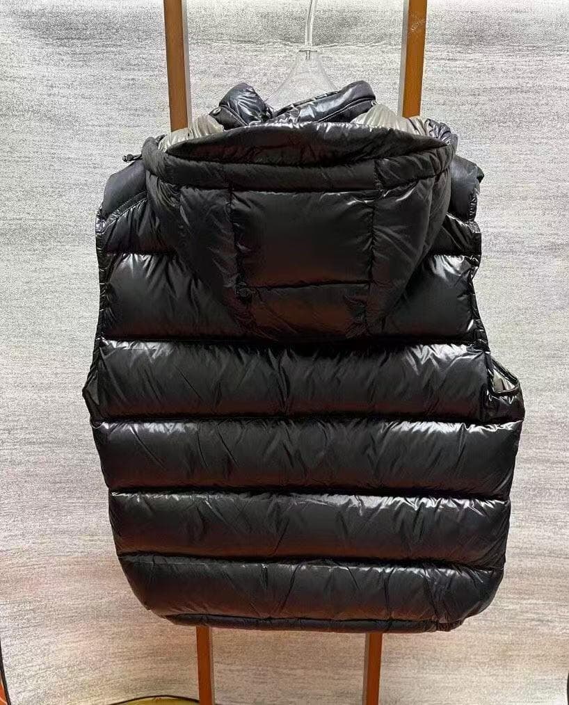 MONCLER ブラック ダウンベスト~~~