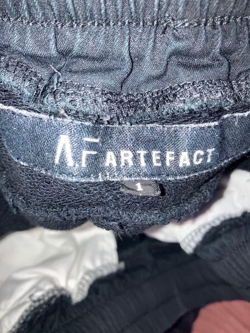 a.f artefact サイドポケット付きブラックサルエルパンツ