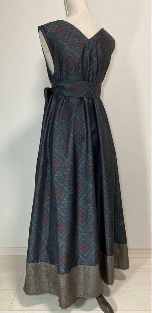 着物リメイク大島紬　裾切り替え深Vネックロングフレアワンピース着丈128㎝