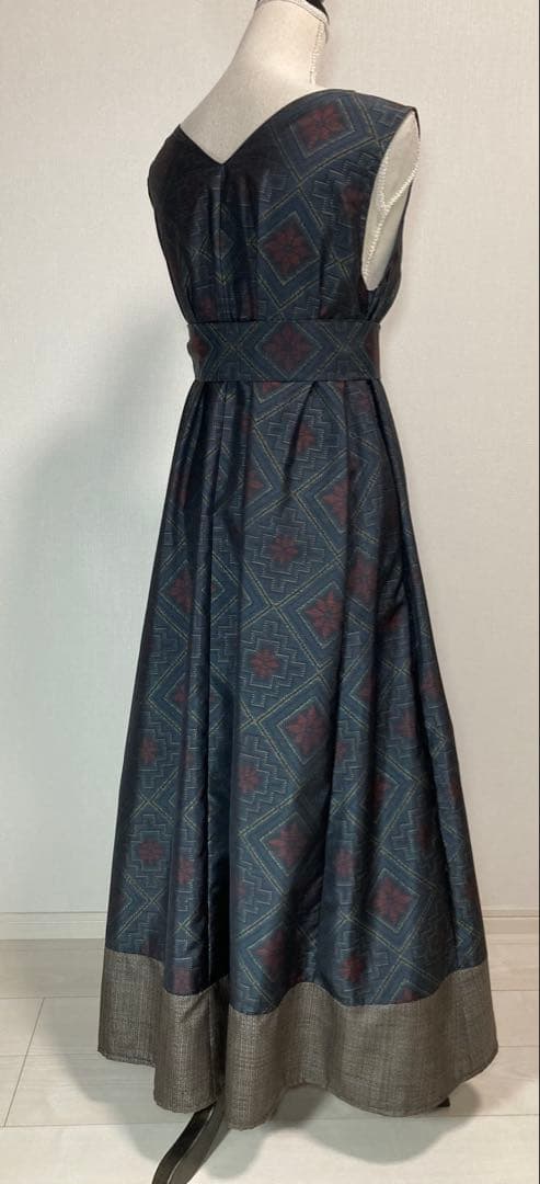 着物リメイク大島紬　裾切り替え深Vネックロングフレアワンピース着丈128㎝