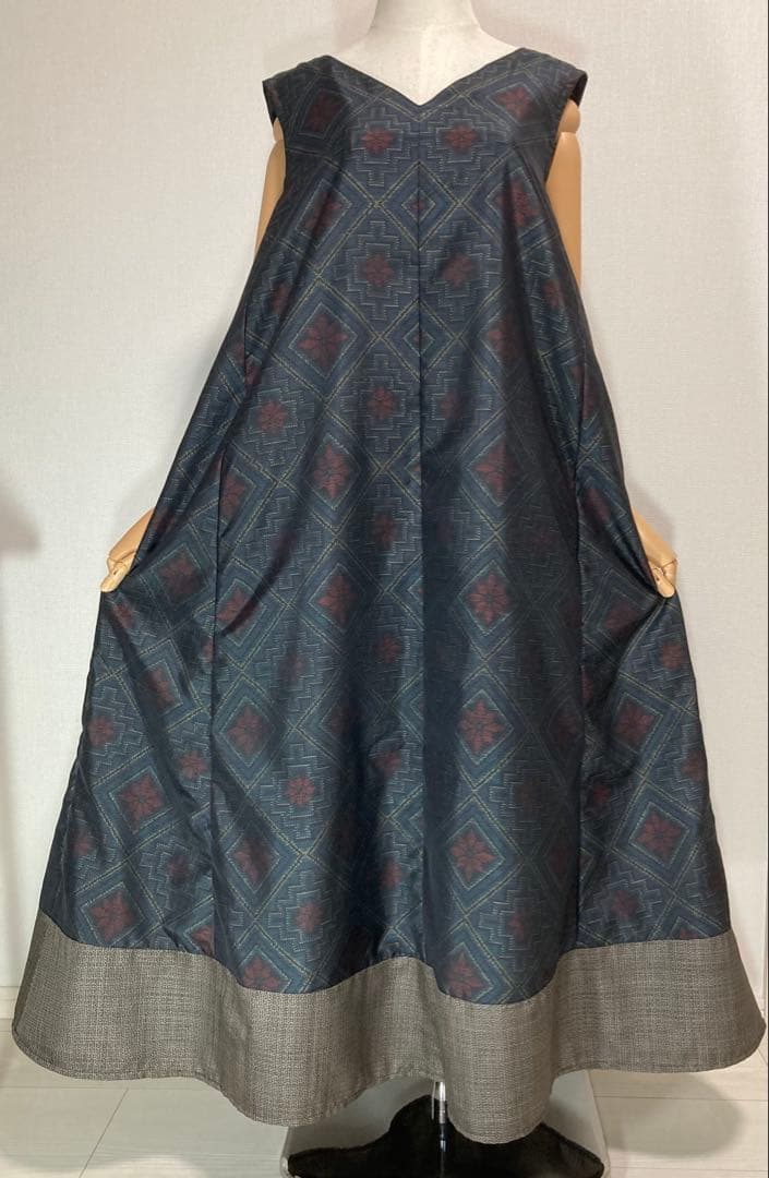 着物リメイク大島紬　裾切り替え深Vネックロングフレアワンピース着丈128㎝