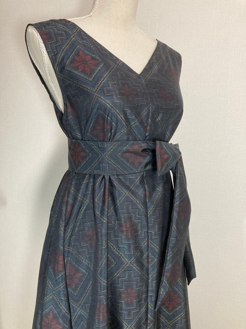 着物リメイク大島紬　裾切り替え深Vネックロングフレアワンピース着丈128㎝