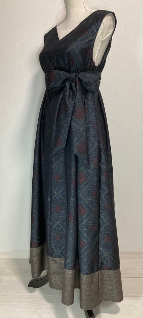 着物リメイク大島紬　裾切り替え深Vネックロングフレアワンピース着丈128㎝