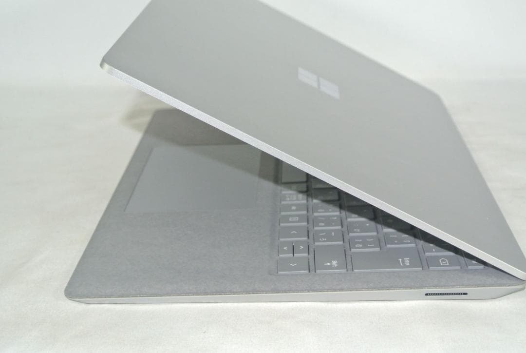 Microsoft Surface Laptop 5 R2I-00020展示美品