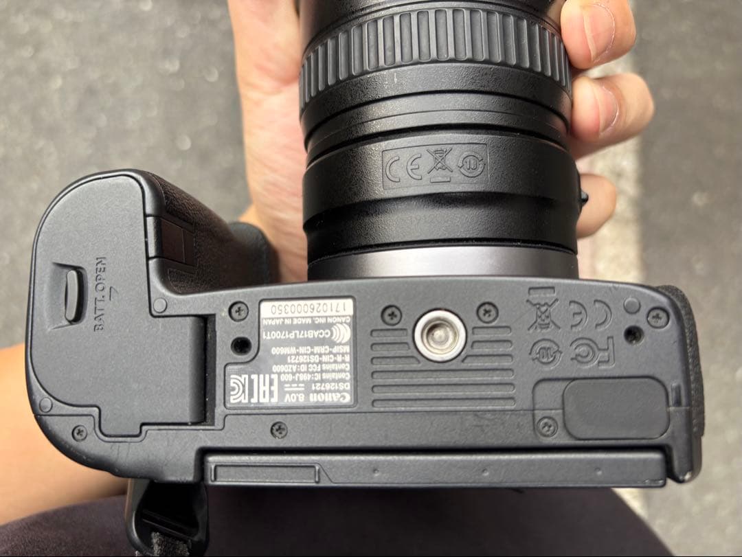 Canon EOS R ミラーレス一眼 本体と充電器