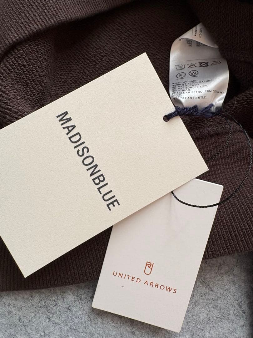 新品未使用MADISONBLUEマディソンブルーHELLO フーディー　グレー