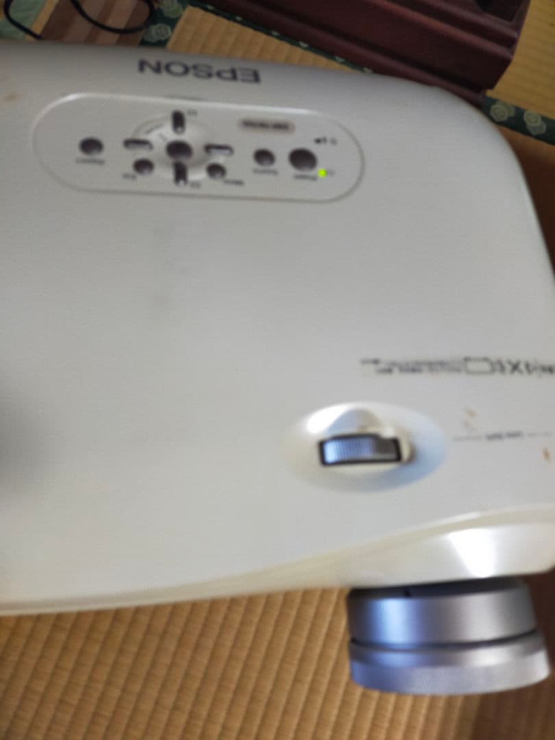 EPSON ホームプロジェクター EMP-TW　会議　プレゼン　700