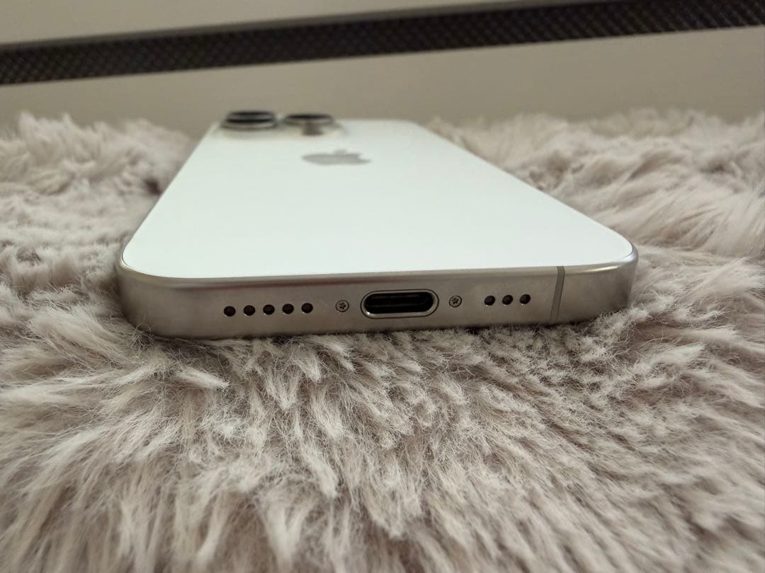 iPhone15Pro 1TB ホワイト◎美品◎zzzでお願いします