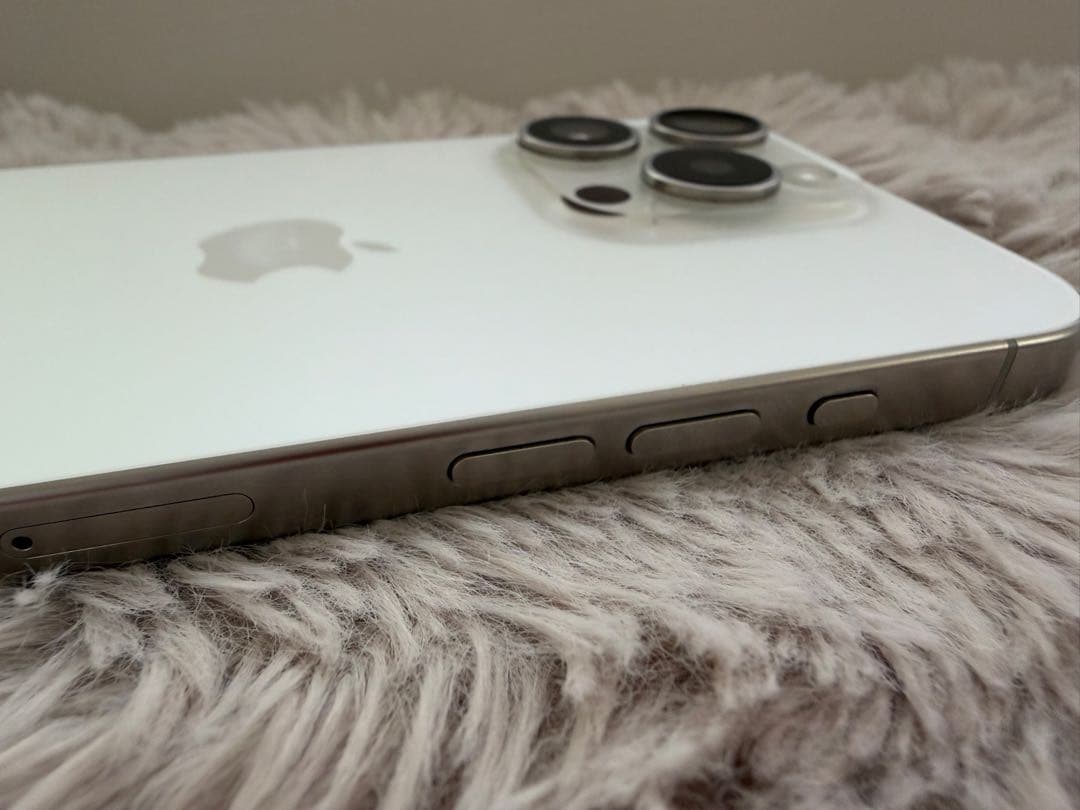 iPhone15Pro 1TB ホワイト◎美品◎zzzでお願いします