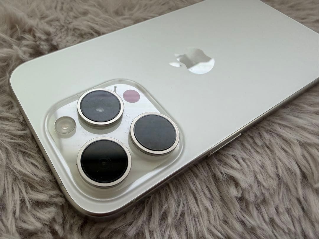 iPhone15Pro 1TB ホワイト◎美品◎zzzでお願いします