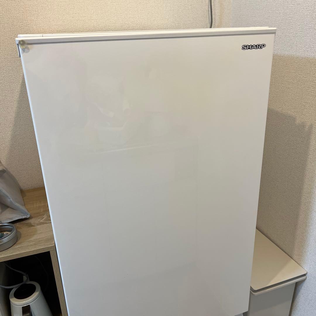 【熊熊さま】シャープ SHARP 冷蔵庫 SJ-D18GJ-W　179L