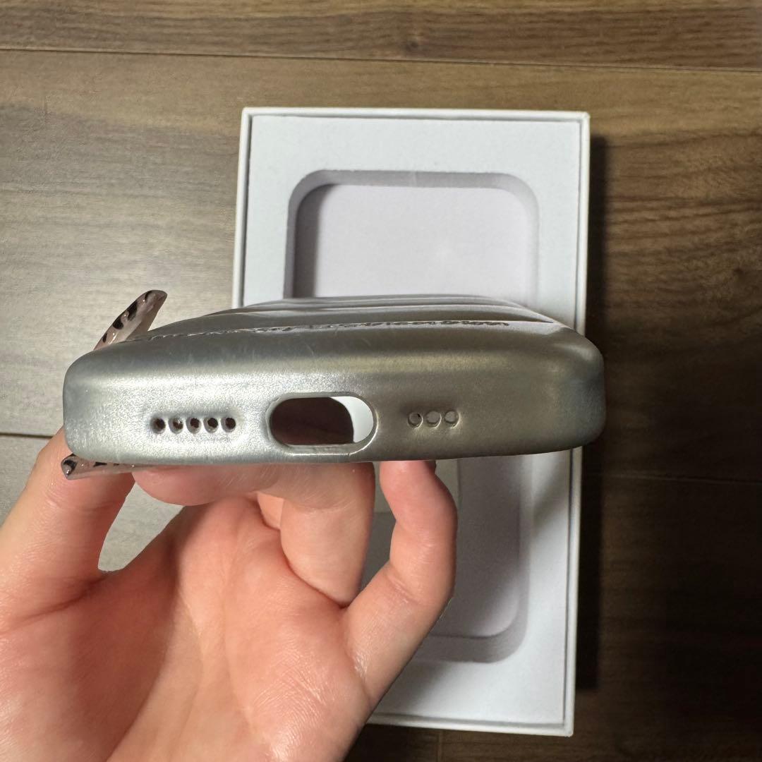 Urban Sophistication シルバー　iPhone15Pro