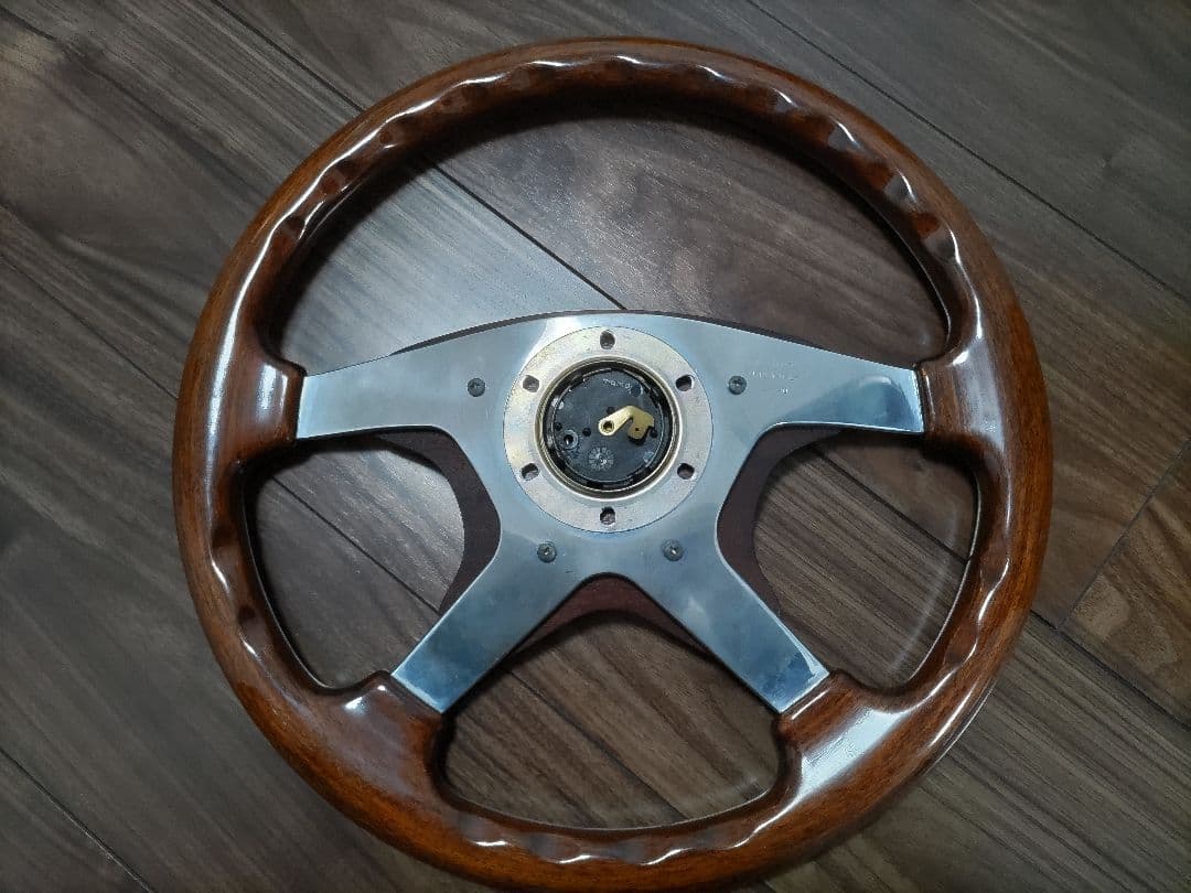 momo ウッドステアリング ASTRA 360mm