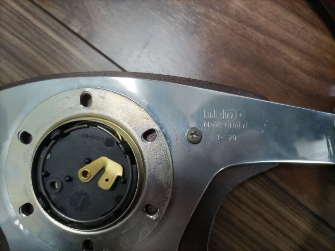 momo ウッドステアリング ASTRA 360mm