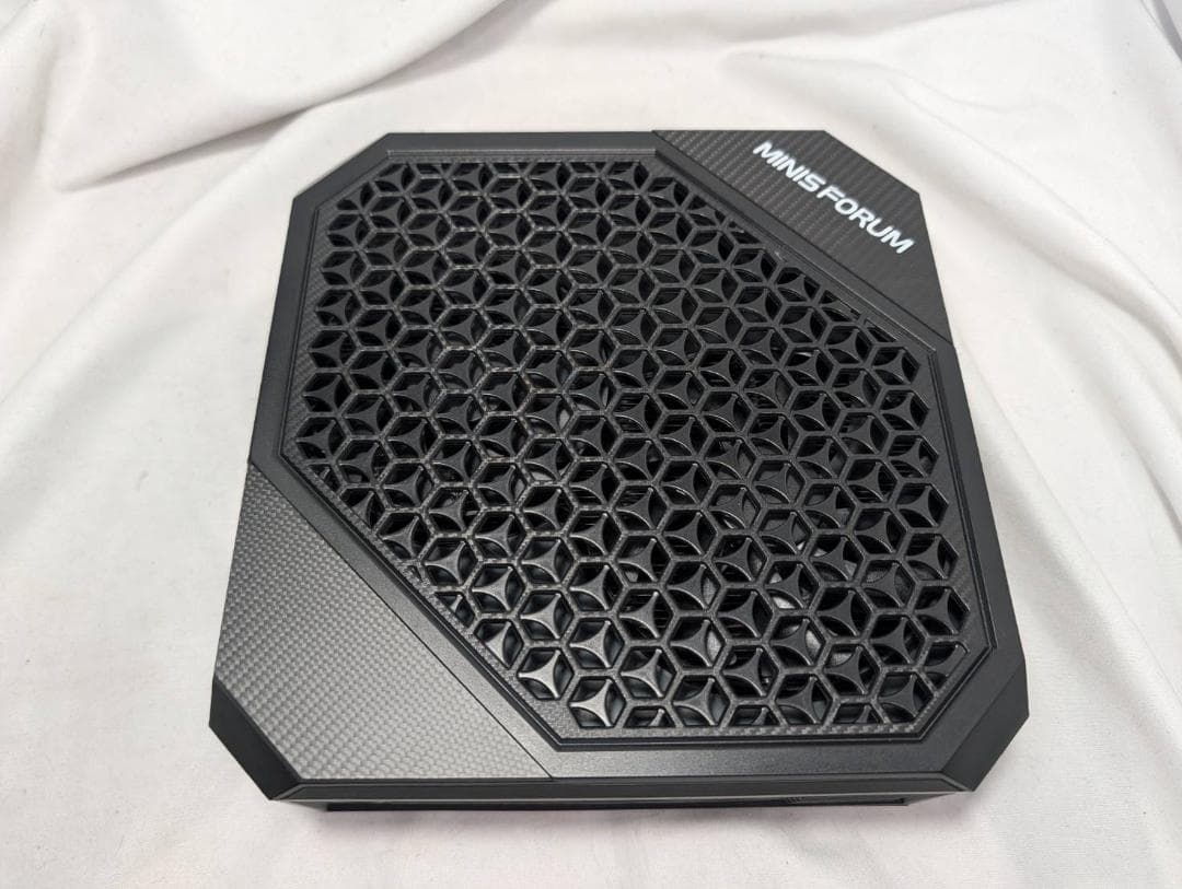 ミニPC MINISFORUM HX77G Ryzen7 7735H RX6600M