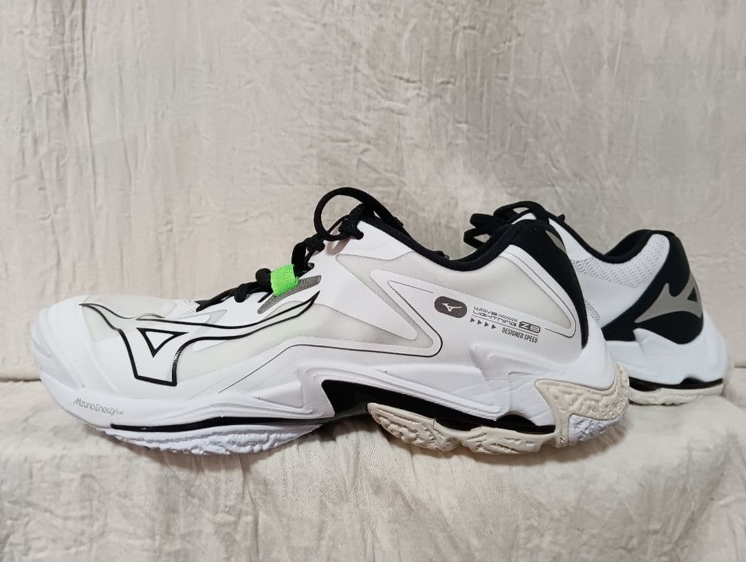 ミズノバレーボールシューズ ウェーブライトニング Z8 WIDE 26.5センチ