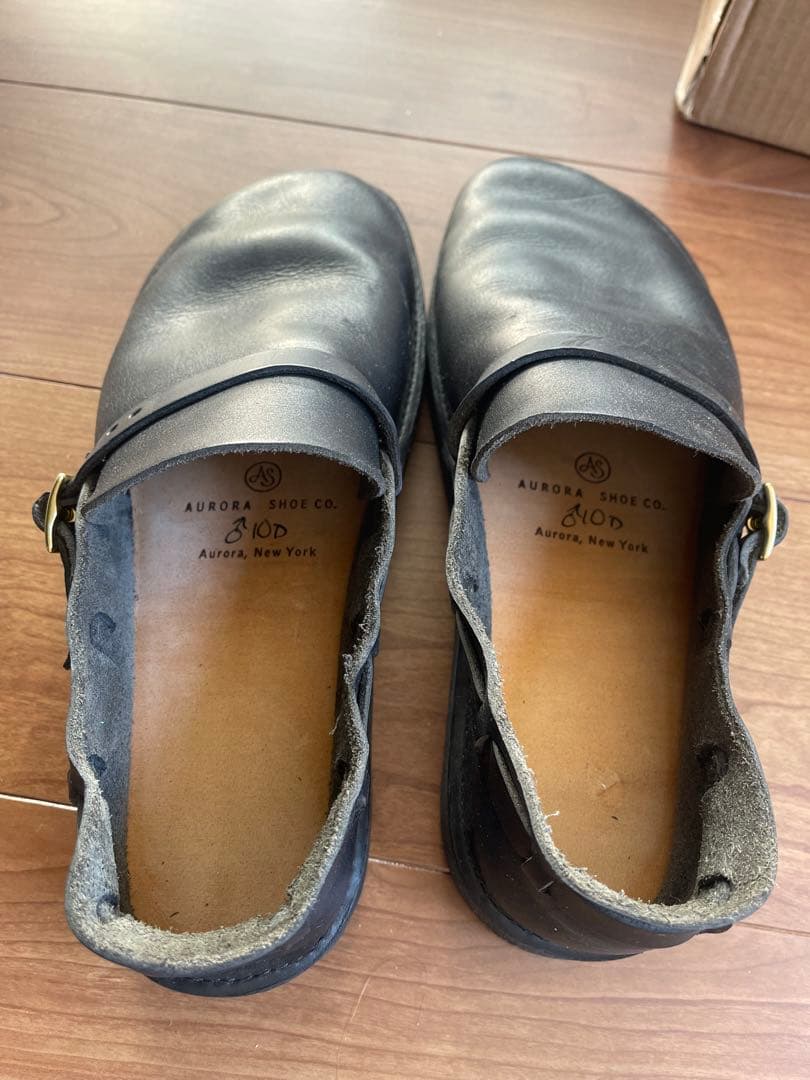 ブラックレザー バックル付きシューズ