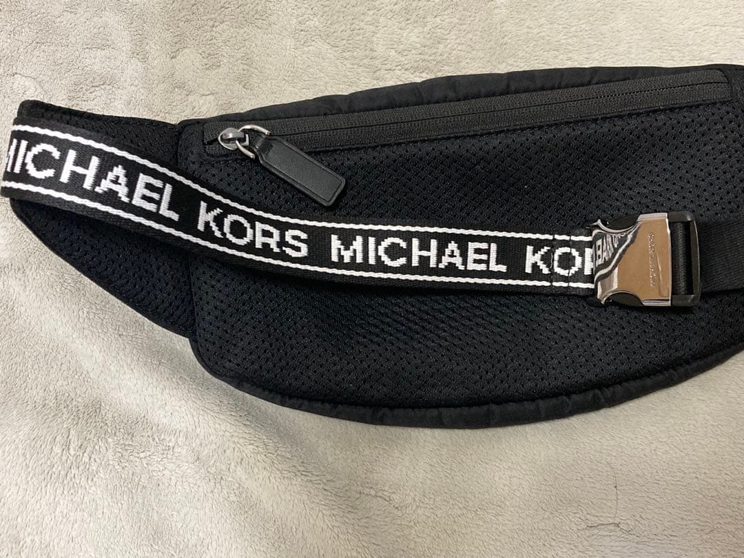 未使用品　マイケルコース　MICHAEL KORS ボディバッグ　ブラック