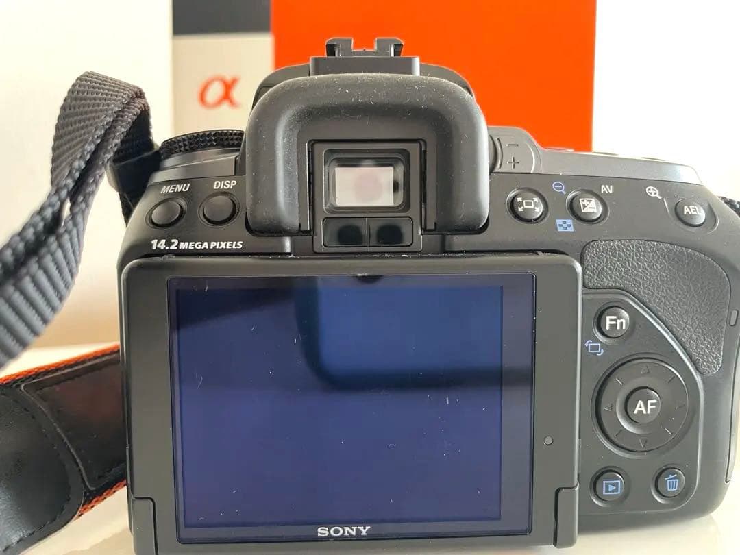 SONY α550 デジタル一眼レフカメラセット（SDカード付き）