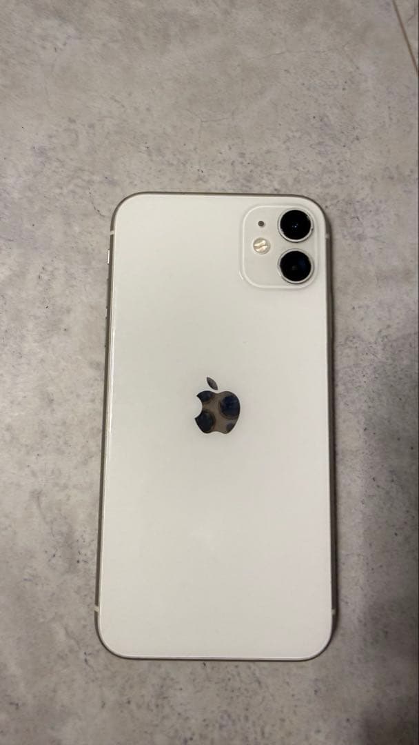 Apple iPhone 11 ホワイト　バッテリー８０%
