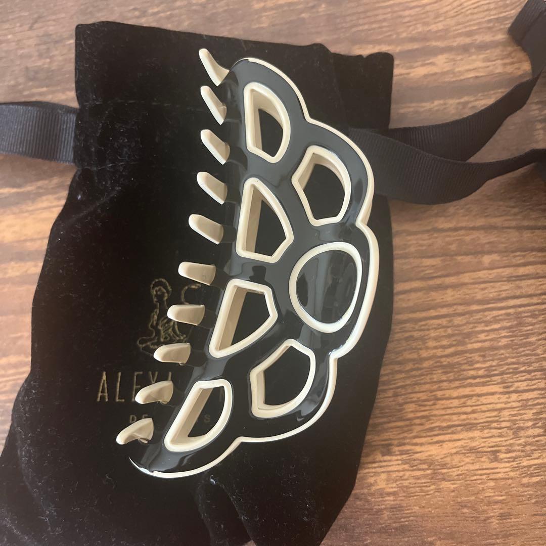 も*も様 ALEXANDRE DE PARIS ヘアクリップ LISERAI