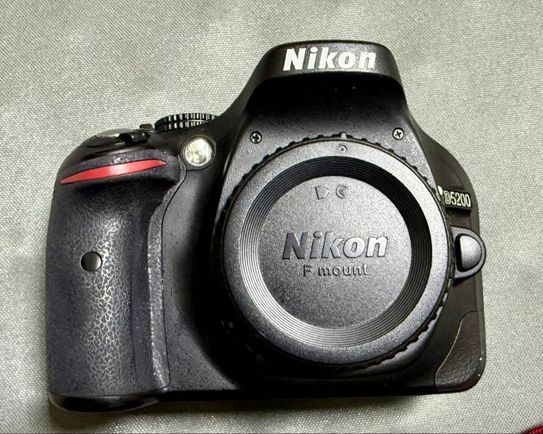 タケル 〖美品〗Nikon D5200 デジタル一眼レフカメラ 防湿室保管