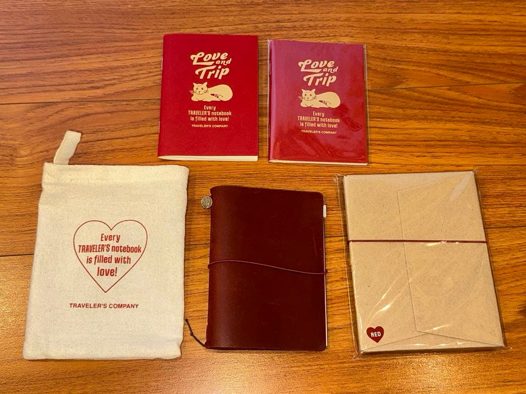 【限定】トラベラーズノートパスポートサイズ RED Love and Trip