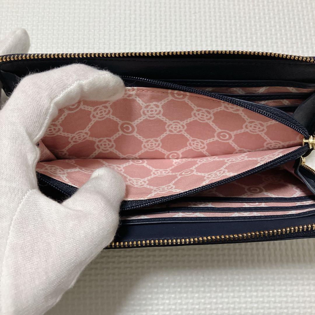 ・未使用　クレイサスCLATHASレザー長財布　ネイビー　紺　カメリア　チャーム