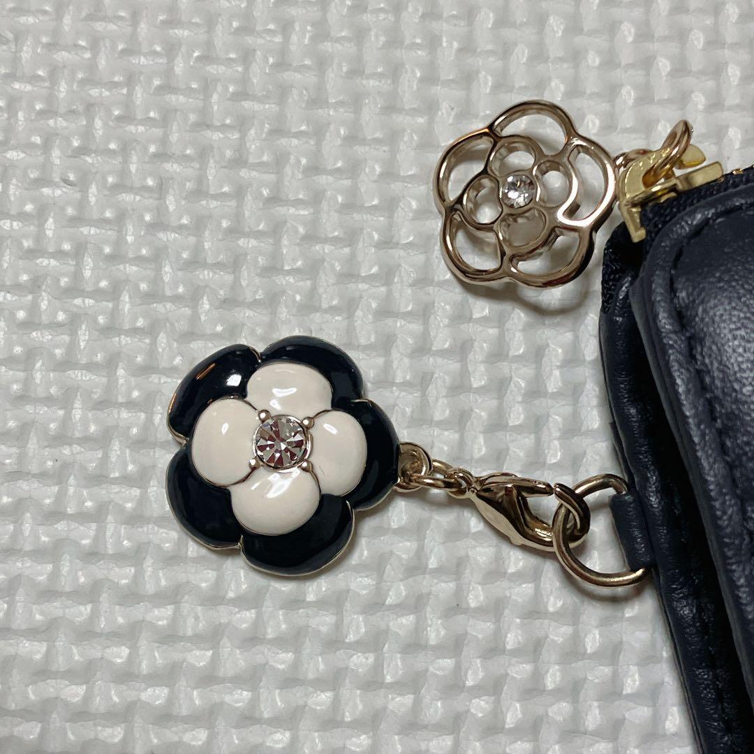 ・未使用　クレイサスCLATHASレザー長財布　ネイビー　紺　カメリア　チャーム