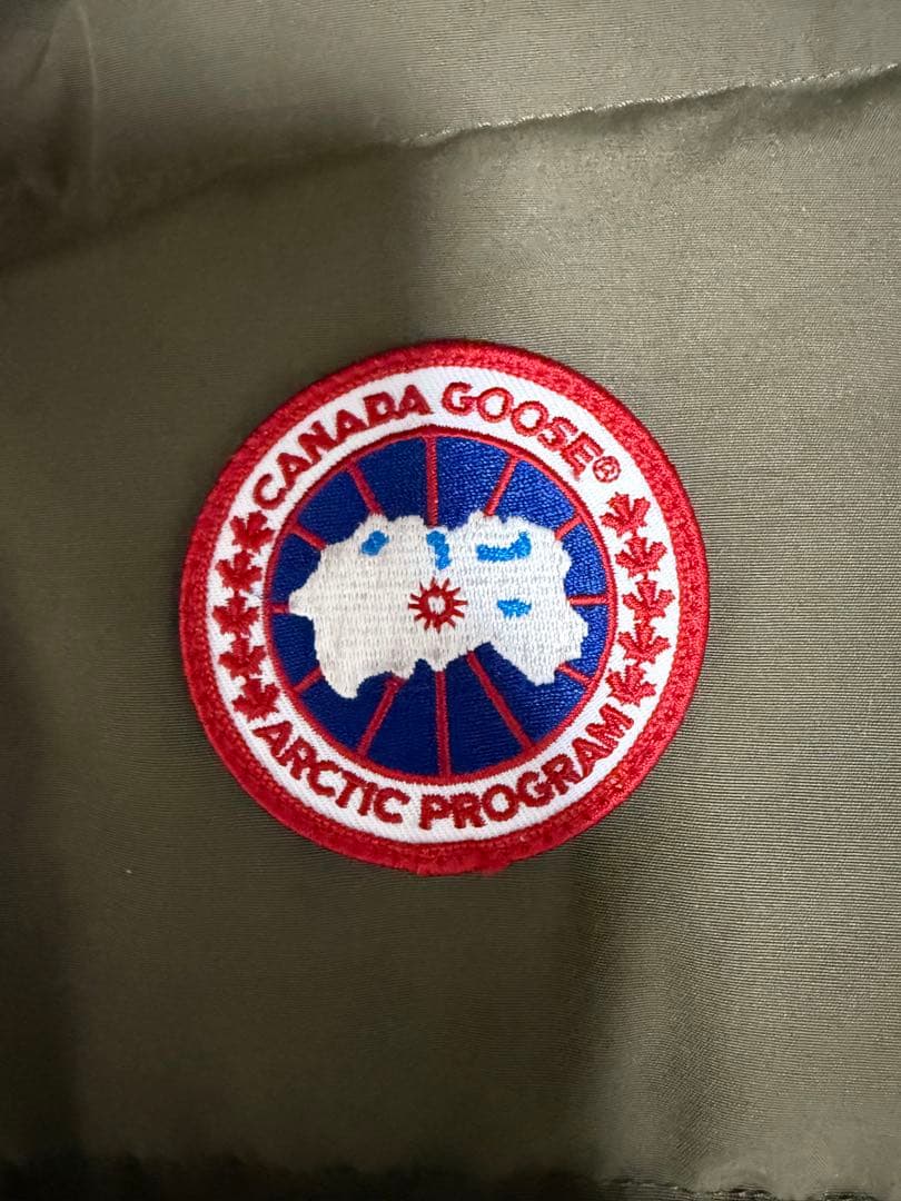本物　カナダグース　ダウンベスト　カーキ　Sサイズ