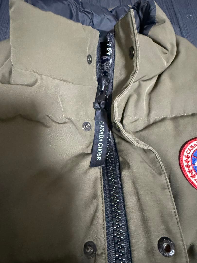 本物　カナダグース　ダウンベスト　カーキ　Sサイズ