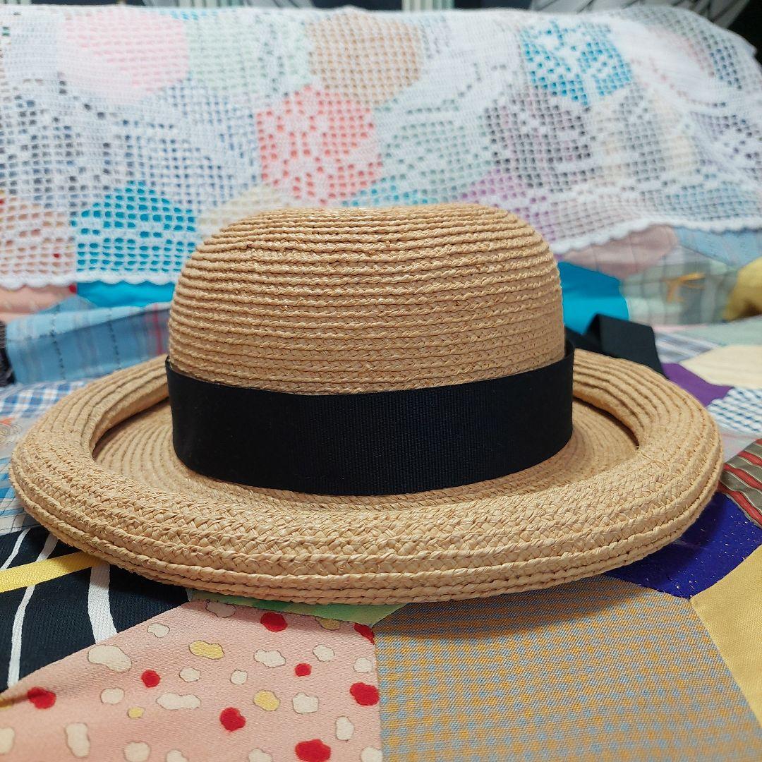 つばの形が可愛いヘレンカミンスキー ラフィア・麦わら帽子