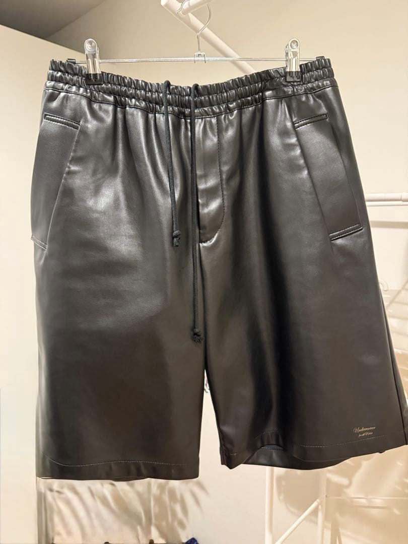 パ*ン様 【UNDERCOVER】 フェイクレザーショーツ