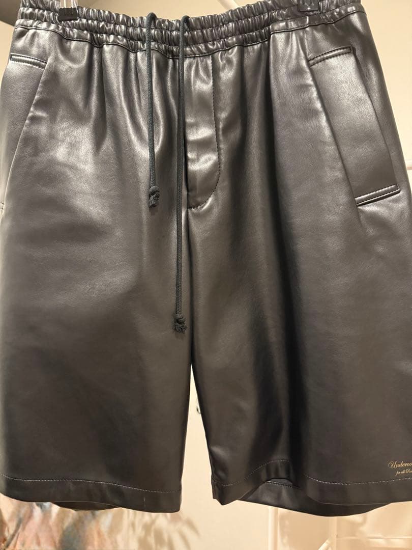 パ*ン様 【UNDERCOVER】 フェイクレザーショーツ