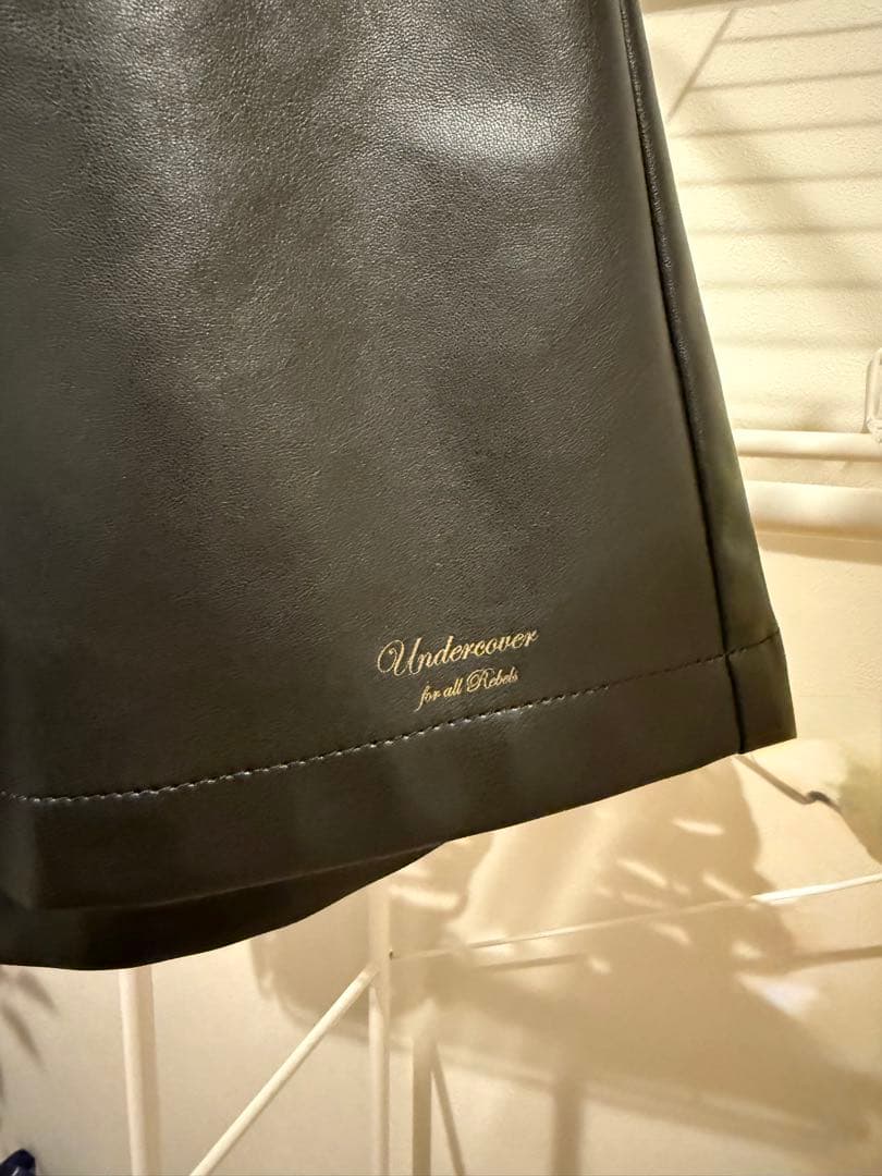 パ*ン様 【UNDERCOVER】 フェイクレザーショーツ