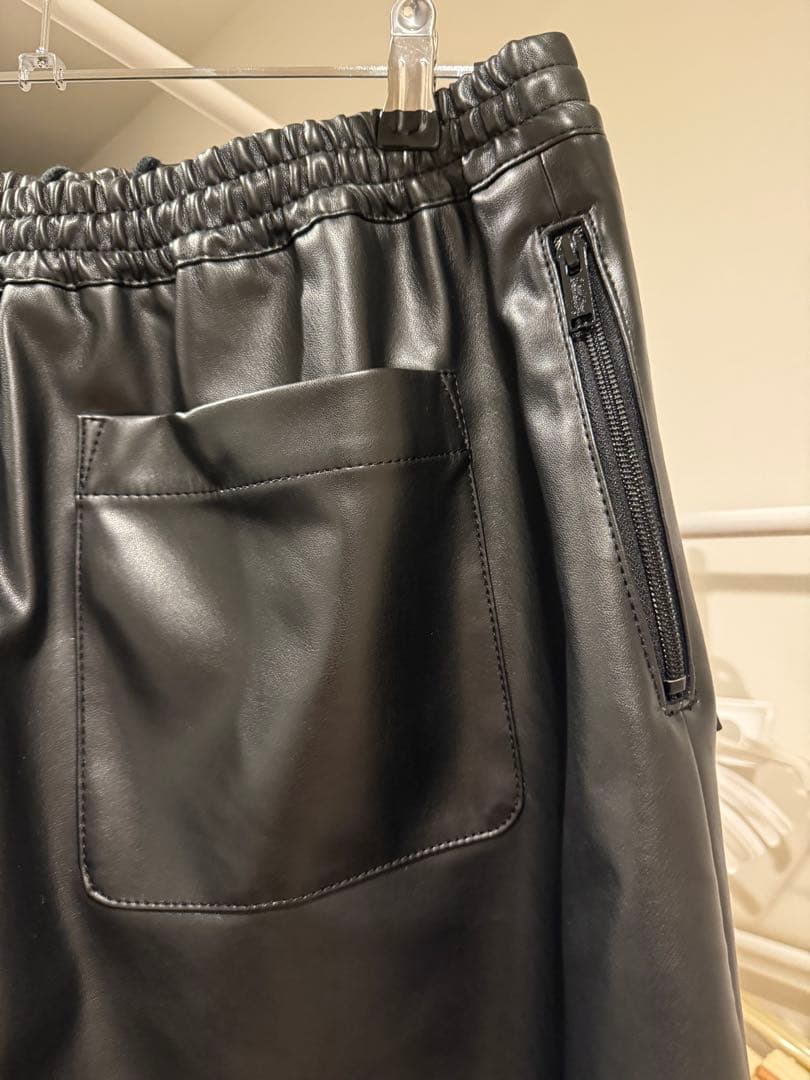 パ*ン様 【UNDERCOVER】 フェイクレザーショーツ