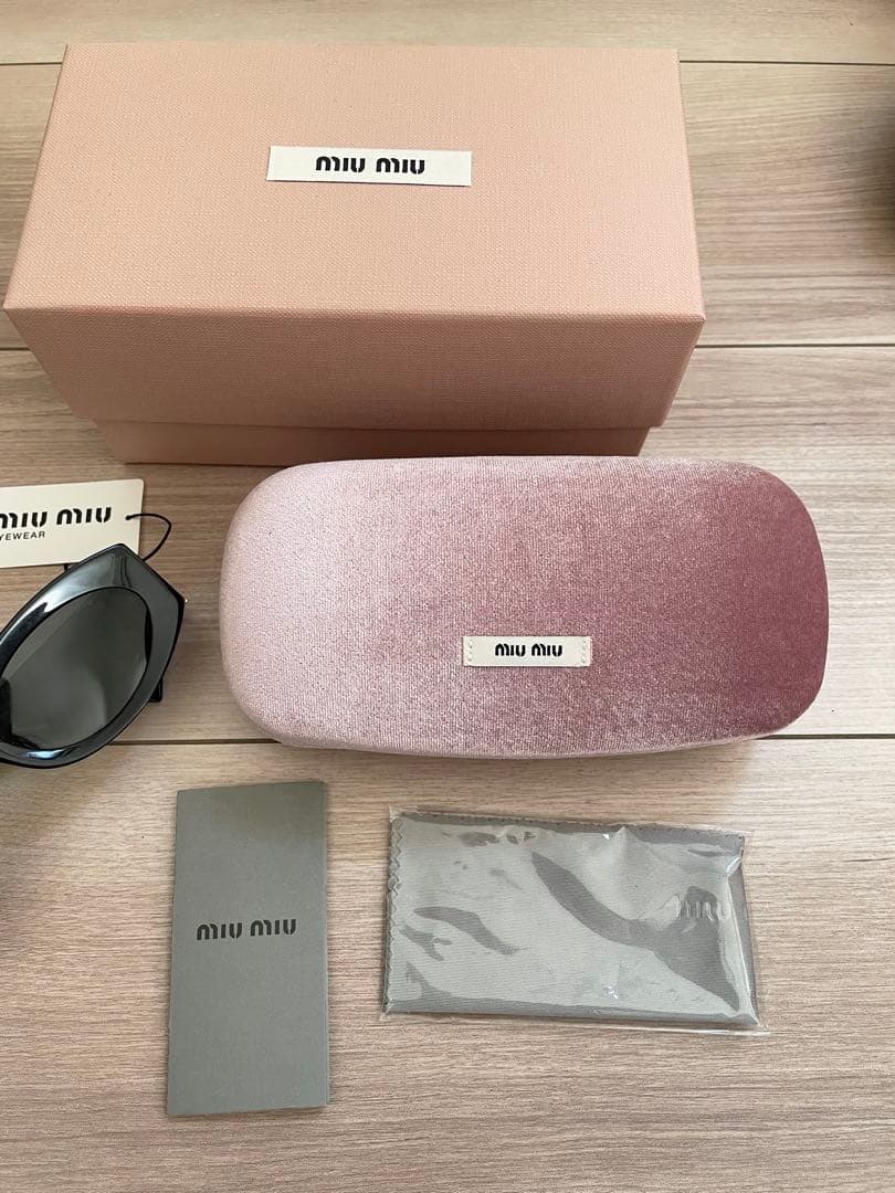 【新品同様】MIU MIU ミュウミュウ サングラス