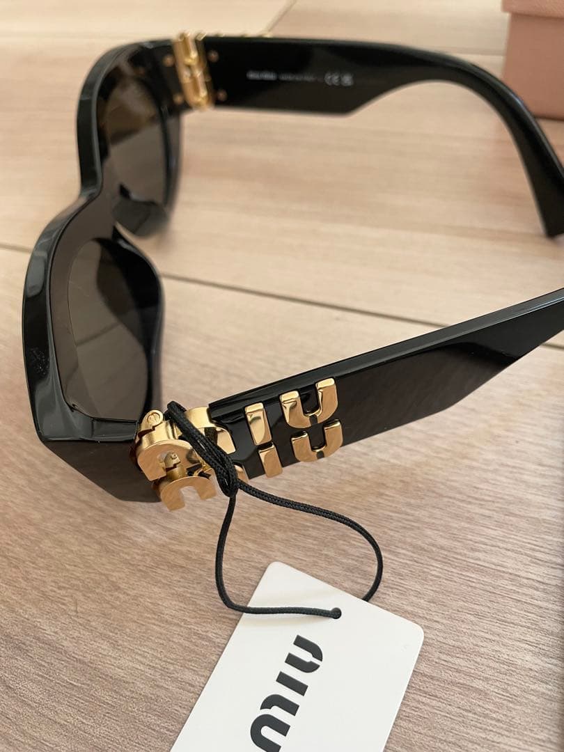 【新品同様】MIU MIU ミュウミュウ サングラス