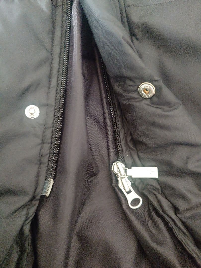 DESCENTE　フード付き ダウンコート　ブラック