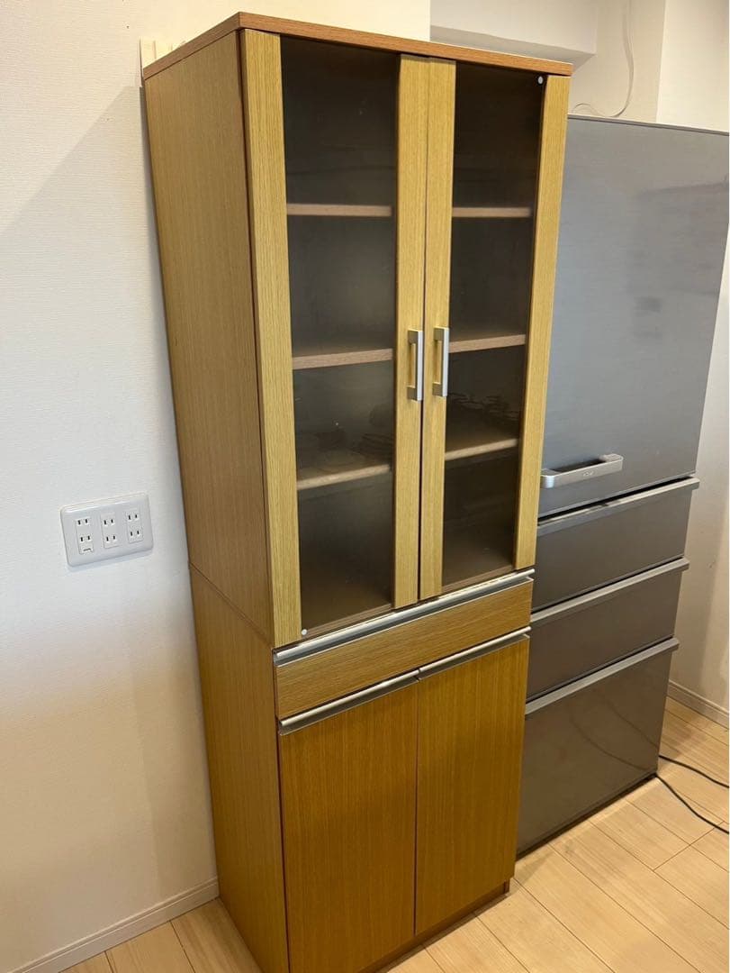 食器棚　ニトリ　イケア　木目調 食器棚 ガラス扉付き　台所