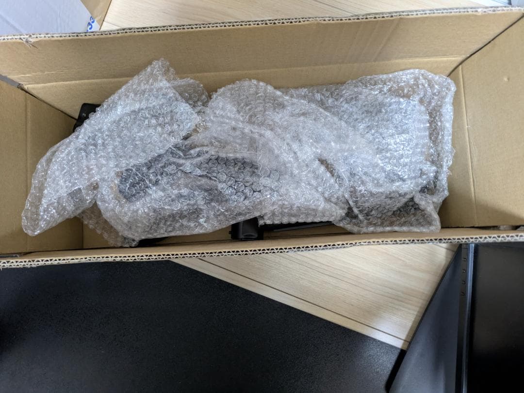 Amazonベーシック モニターアーム シングル（ブラック）32インチ対応