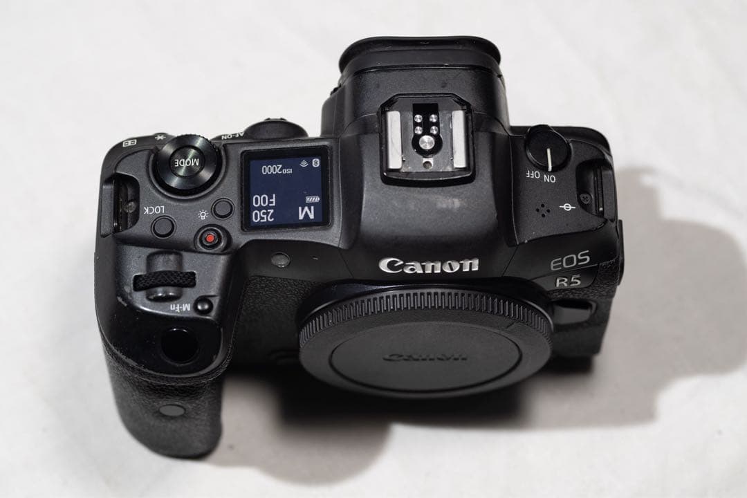 Canon EOS R5 本体　キズあり　バッテリーとチャージャーなし