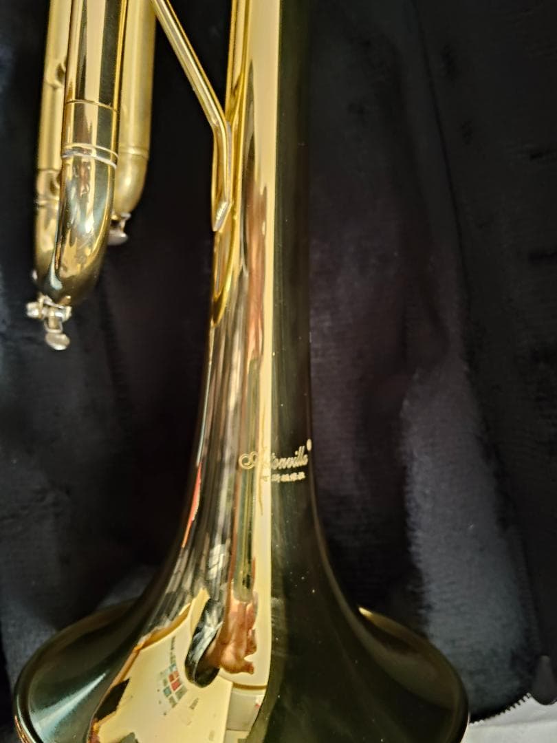 トランペット　金　Astonvilla　未使用品