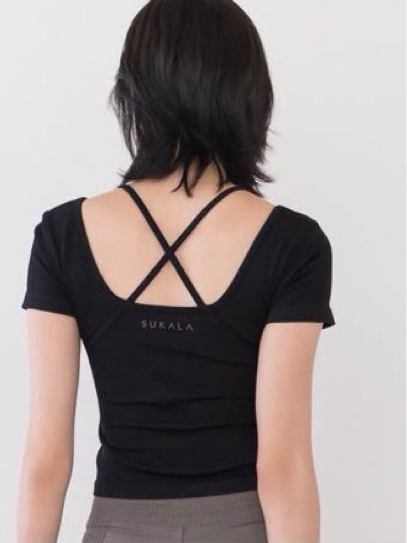 SUKALA カップ付きオープンネックTee Lサイズ