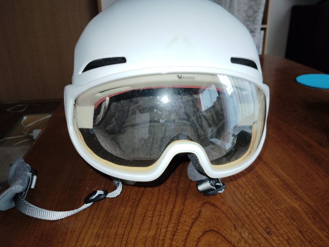 メーカー:ALＰINA　lavalon　バイザー サイズ: L　白 キレイです